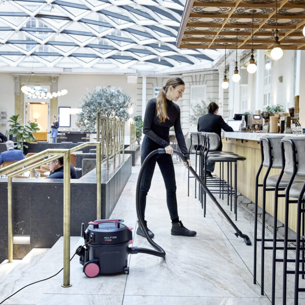 Støvsuger med HEPA-filter - Nilfisk VP300 Pink Nordic - Billede 3